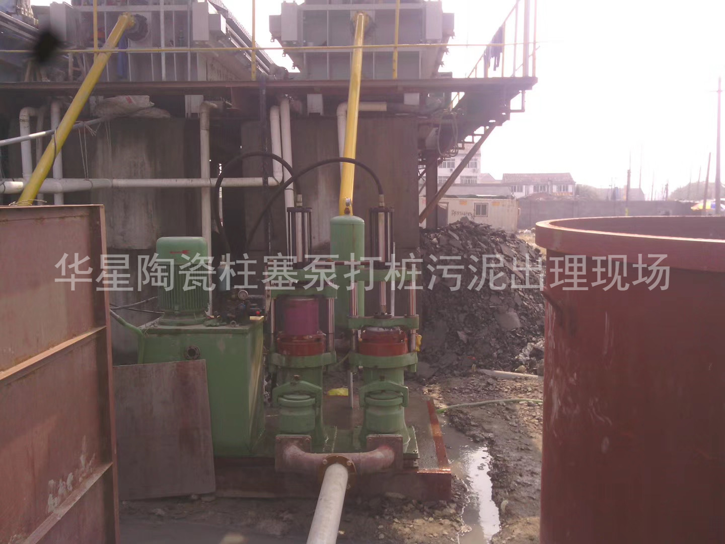 陶(tao)瓷柱(zhu)塞泵(beng)使用(yong)現場(chang)房地(di)産打(da)樁污(wu)泥出(chu)理